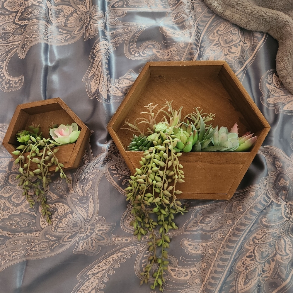 2 Hanging Fake plants decorations